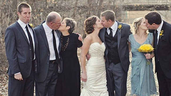 A group of people standing together

Description automatically generated with medium confidence